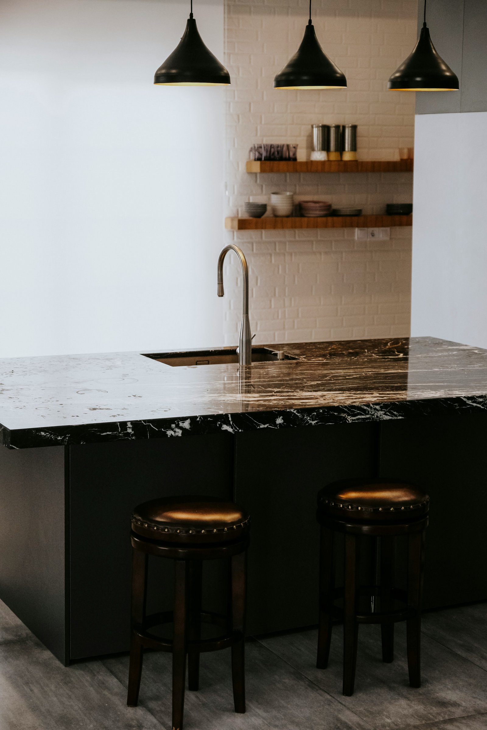 Elegant quartz surfaces in modern interior design